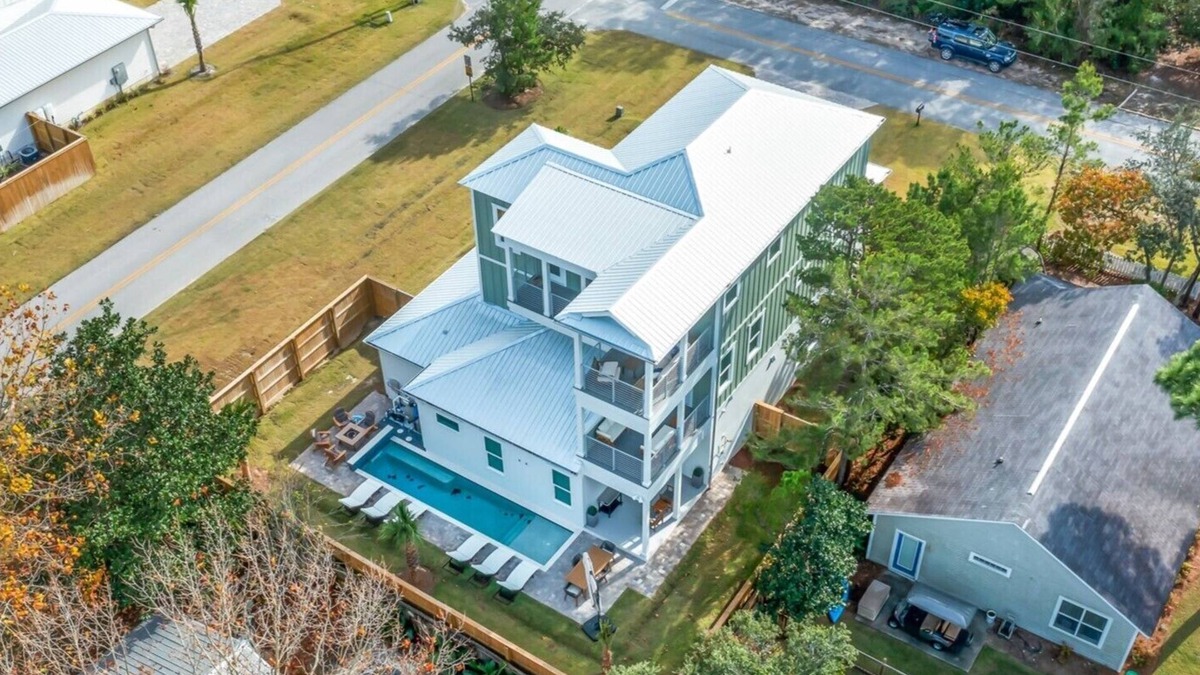 Gulfview Heights House | Private Pool, LSV, Bikes, BRAND NEW! Walk to Beach in Blue Mountain!