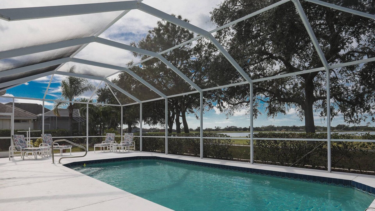 Regency Oaks House | Private Pool Lakefront Regency Oaks Cranes Galore