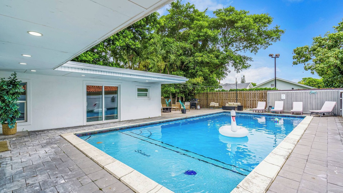Coral Way House | Private Pool, Patio, Fire Pit, Sleeps 12, 6 Beds, 5 Full Baths, Laundry, Parking