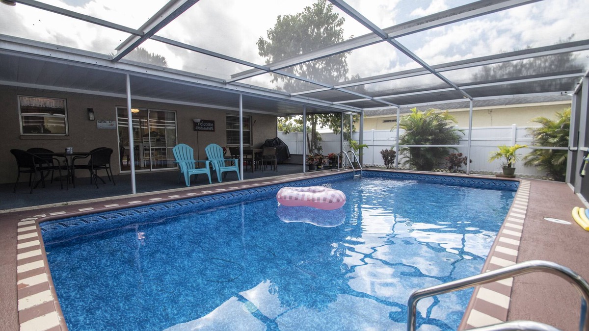 San Carlos Park House | PRIVATE POOL & SPA, weekly or monthly RENTAL IN FLORIDA