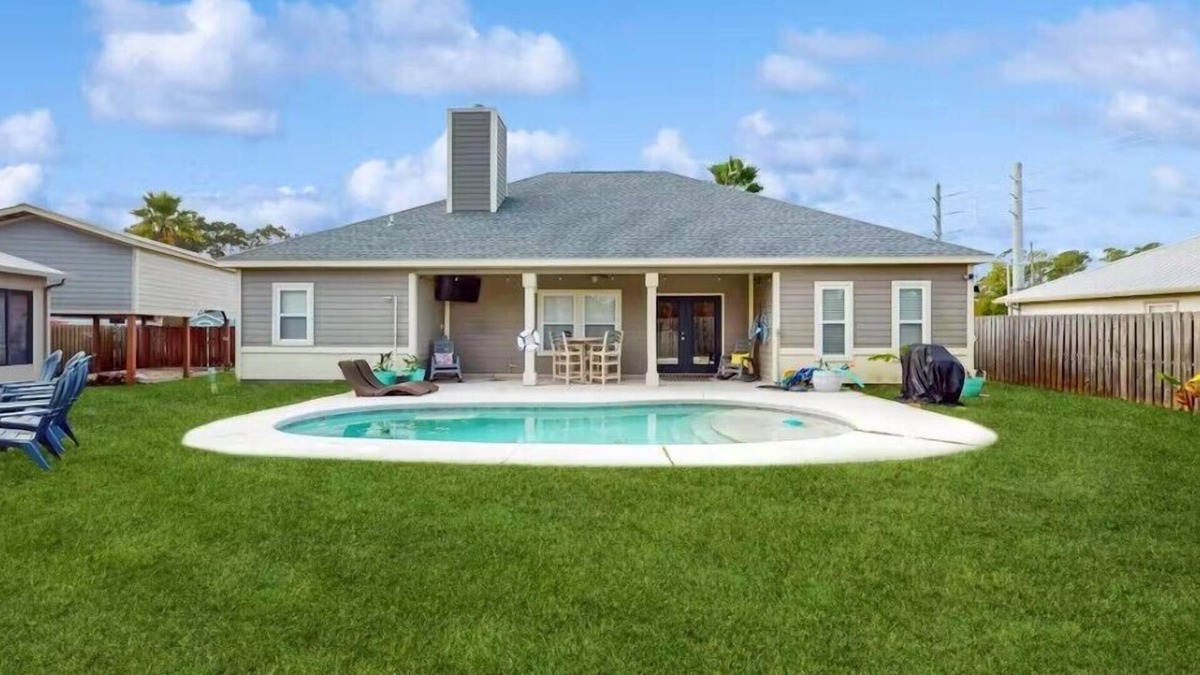 Upper Grand Lagoon House | ☀️Private Pool - Close to Beach - Pet Friendly 🐶 - Sea the Blessings