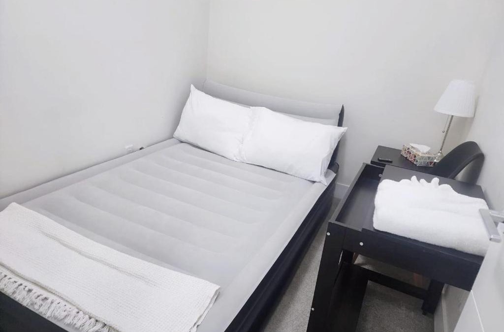 Delta House | Private Queen Room (Queen Air Mattress) - Delta, BC