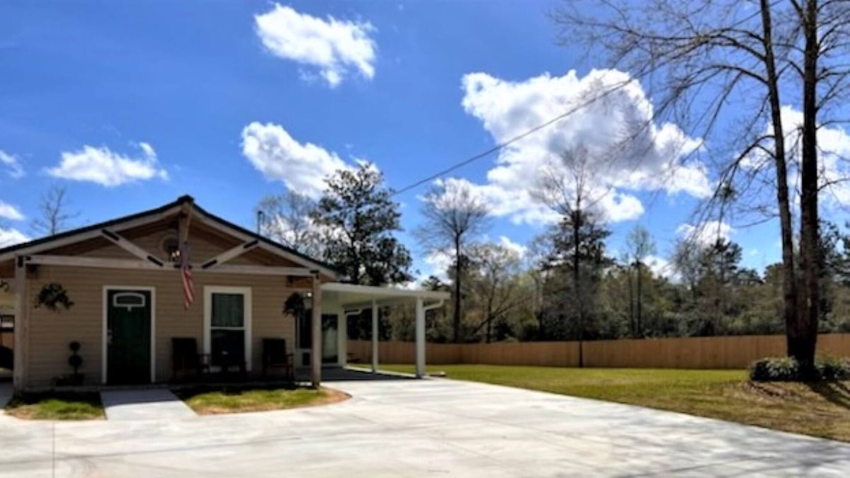 Stone County Cottage | Private & Quiet Country Cottage close to town! Playground, Grill, Deck w/Seating
