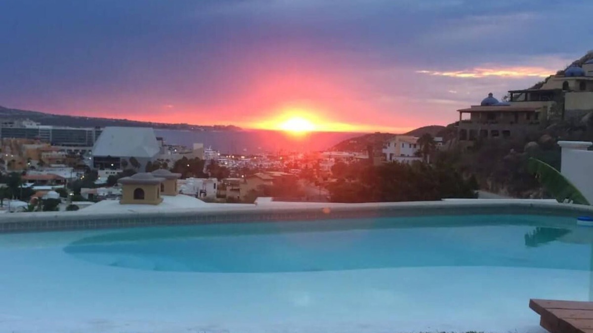 Ildefonso Green Villa | Private, quiet King Master bed & bath sep. entrance in private home -Pedregal.
