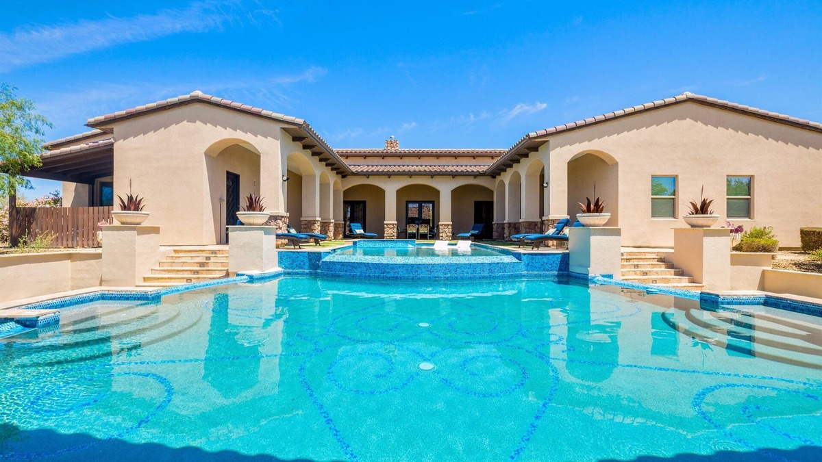 North Scottsdale House | Private Resort Feel – Two Pools and Total Comfort - With Five Ensuite Bathrooms