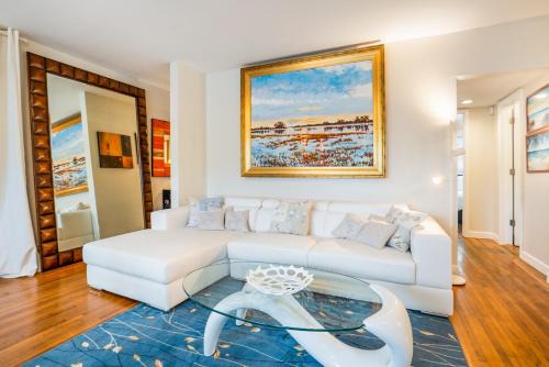 Hallandale Beach House | Private resort for up to 12 guests minutes from Hallandale & Hollywood Beach Oceanfront