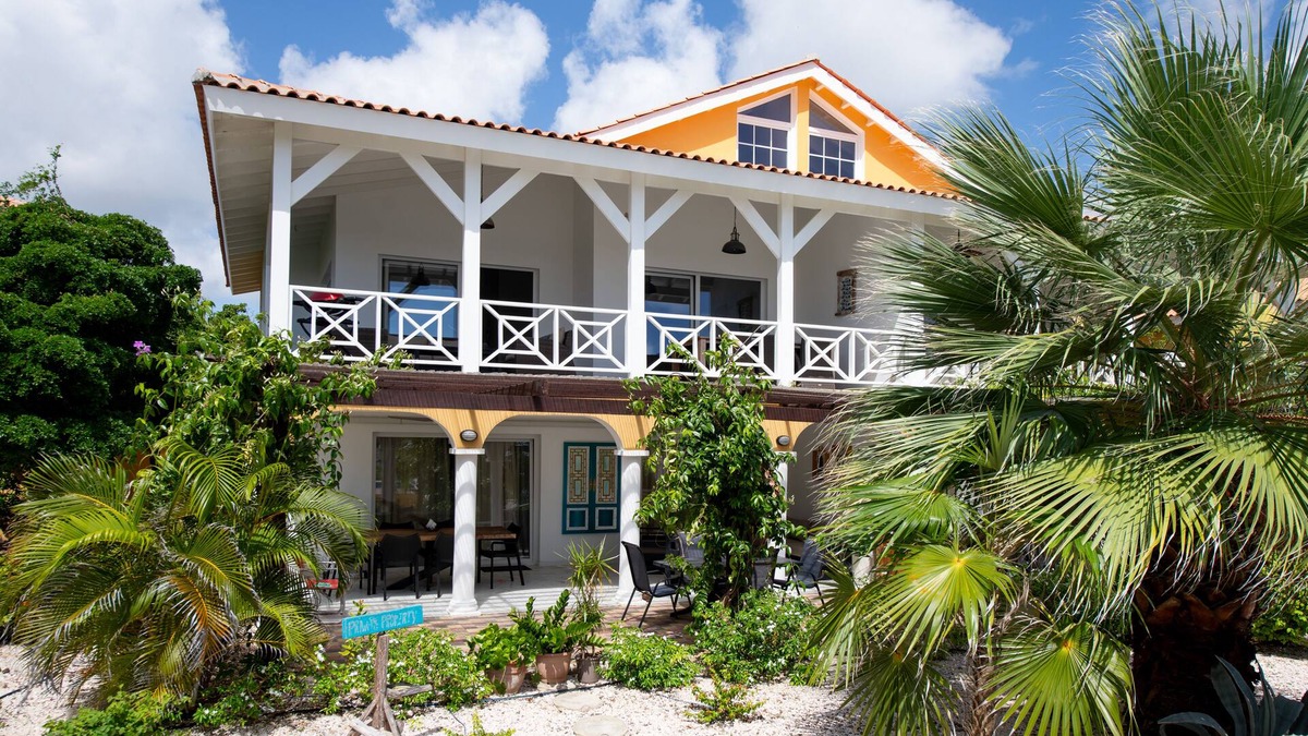 Jan Thiel Apartment | Private Resort located at the Spanish Water near Jan Thiel Culinary Beach.