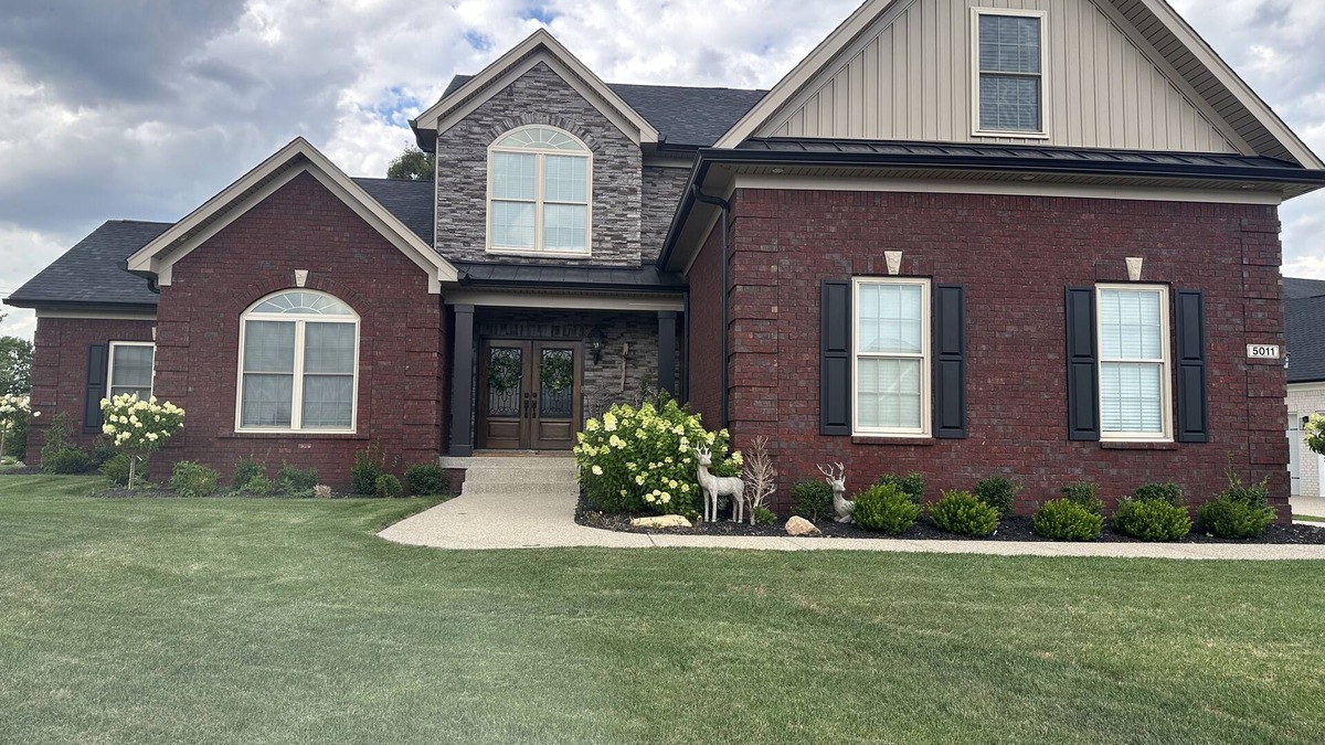 Buechel House | Private Resort - Luxury Pool & Pool House plus 4 bedroom home 13 miles to Derby