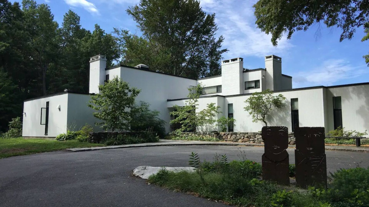Bedford House | Private Retreat with Pool near Boston