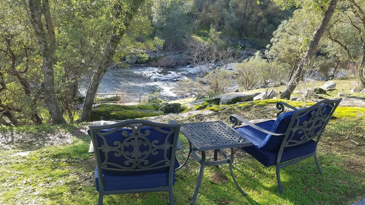 Yosemite Lakes House | Private Riverview Getaway /w Hot Tub