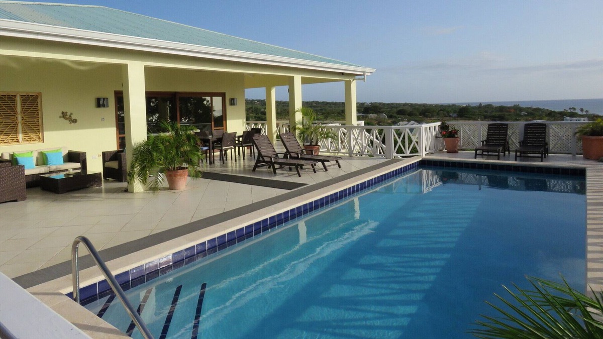 Cades Bay House | Private romantic retreat, ideally located, panoramic views, walk to the beach.