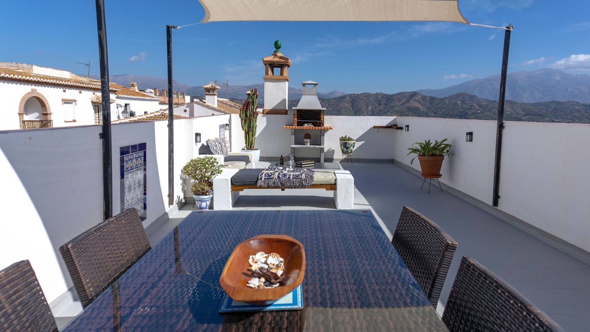 Cutar House | Private Rooftop Terrace with Panoramic Mountain Views. Perfect Chill Out Space.