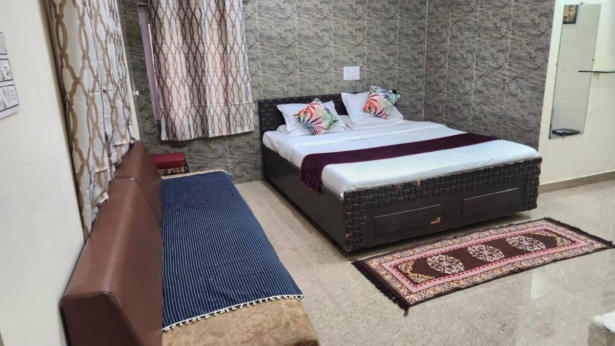 Mount Abu Apartment | Private Room 1 - Paddy's Luxurious Home Stay