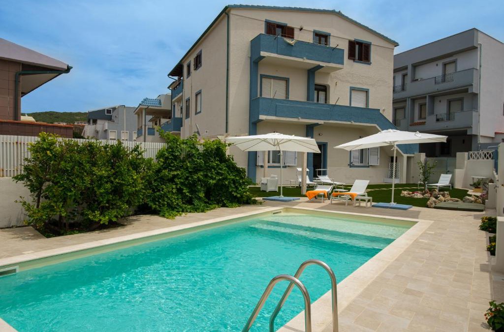 Lu Bagnu House | Private room and pool in the beach free wi-fi