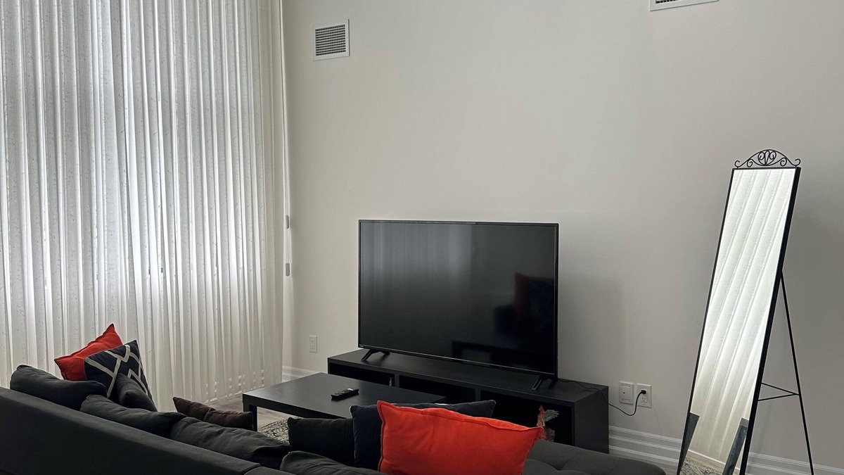 LaSalle Condo | Private Room & Bathroom(Ensuite) in Luxury Penthouse,Windsor/Lasalle