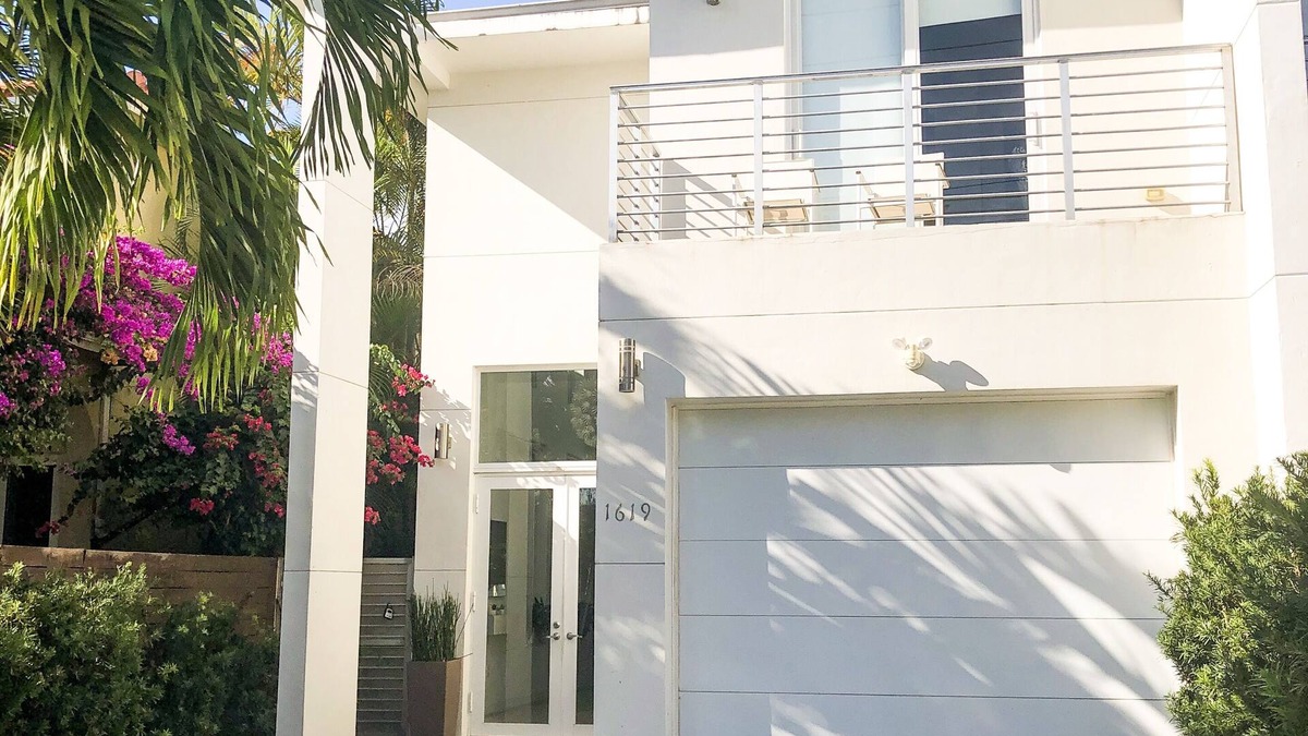 Coral Way House | Private room/bathroom in contemporary house,Owner has his private separate space