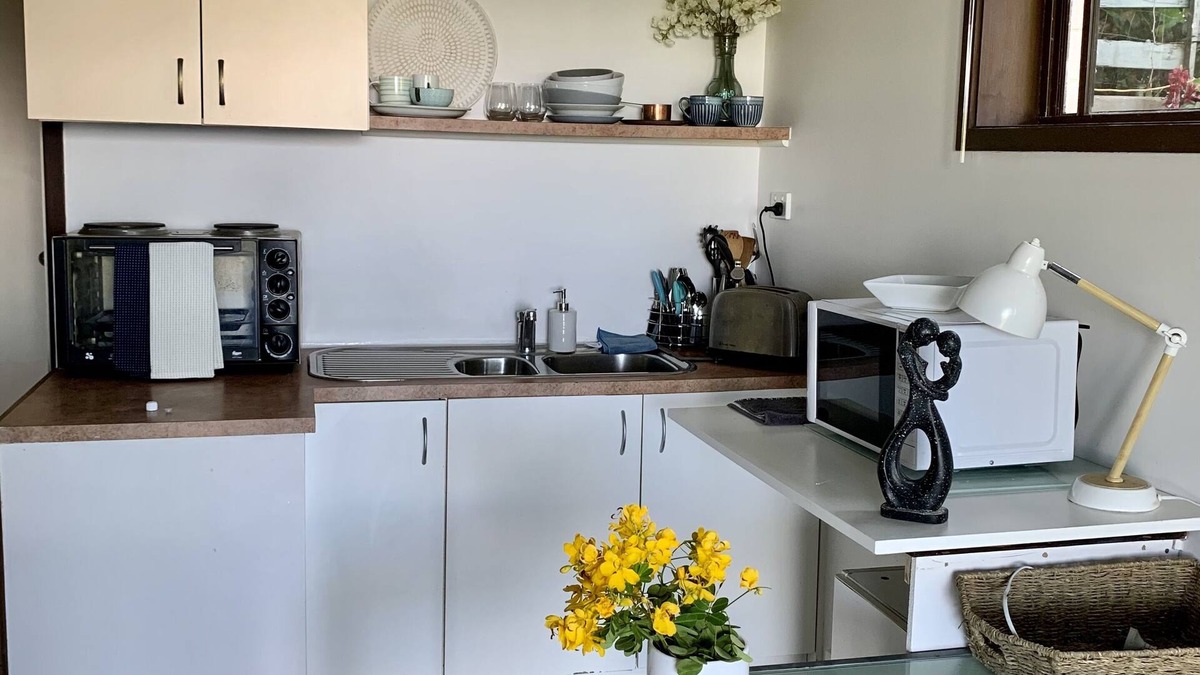 Ocean Shores House | Private room for budget beach holidays or fun romantic getaways