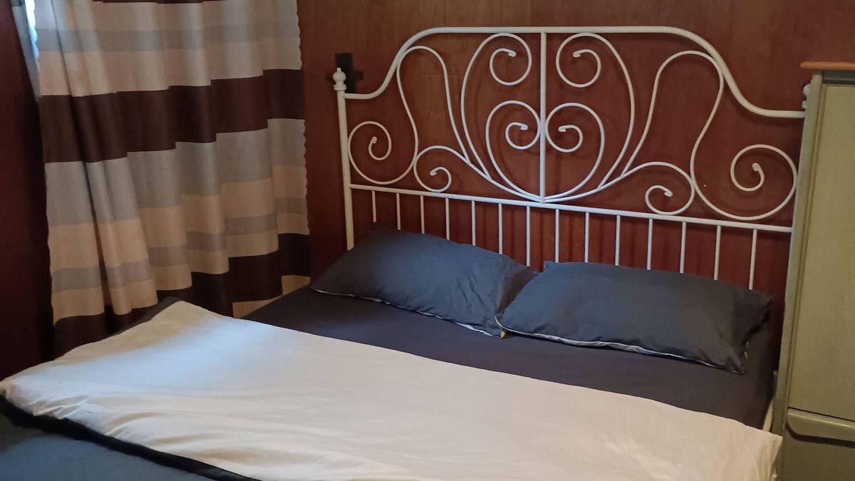 Burnaby House | Private room for budget guests