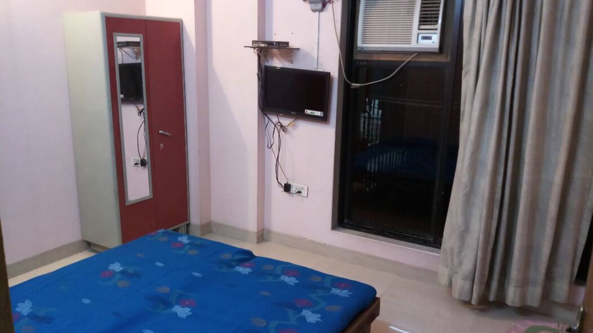 Jogeshwari West Apartment | Private Room in an Apartment for 1 or 2 persons at Andheri West