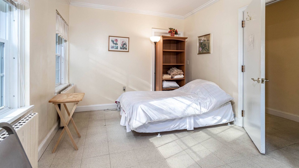 Lancaster House | Private Room in Grand Estate w/ Separate Entrance