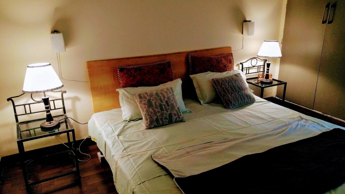 Noida Apartment | Private room in Studio Apartment with Green lawns