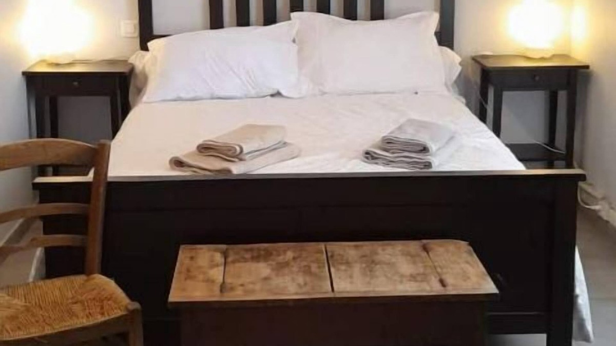 Lagnes Bed & Breakfast | Private room, individual entrance, ground floor.