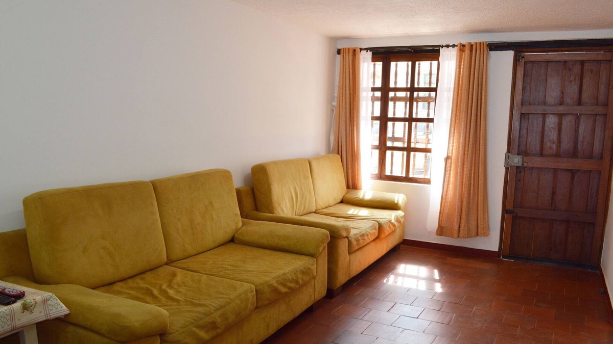 Old Town Apartment | Private room near the downtown area!