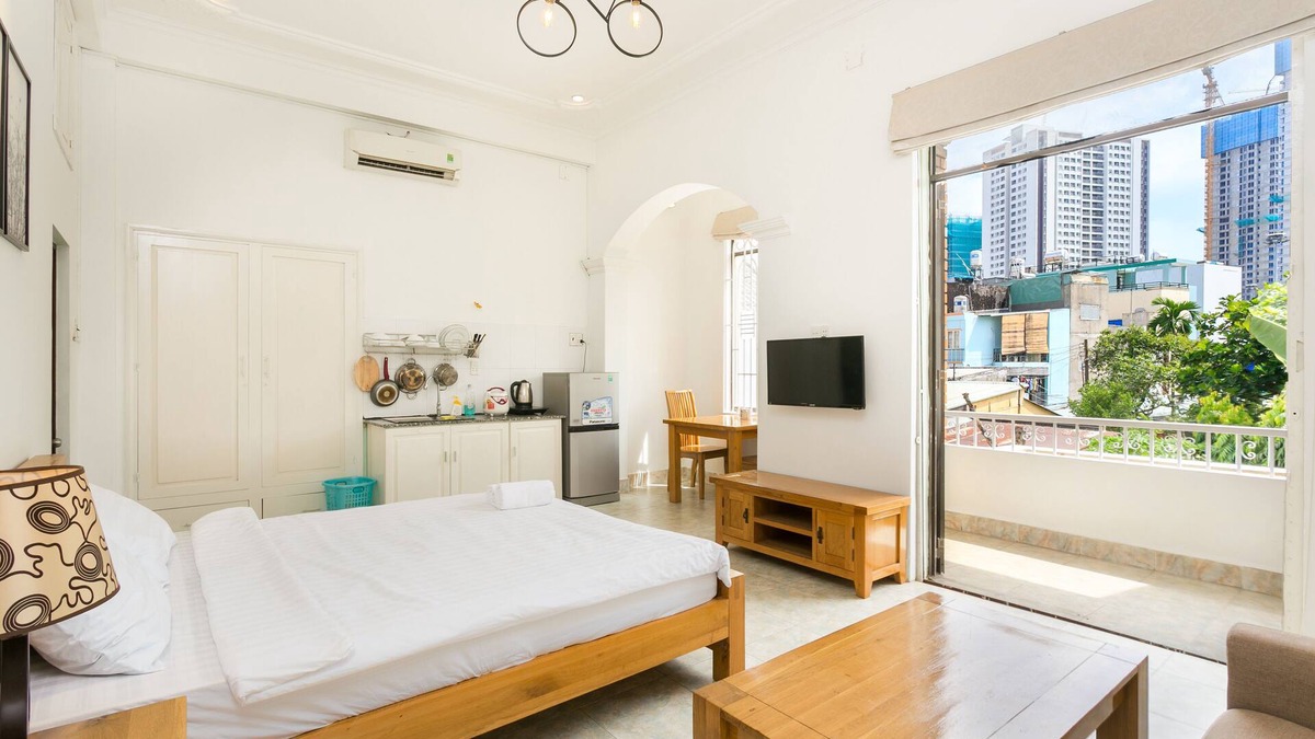Hang Xanh Apartment | Private Room w/Balcony, 5 to Ben Thanh Market