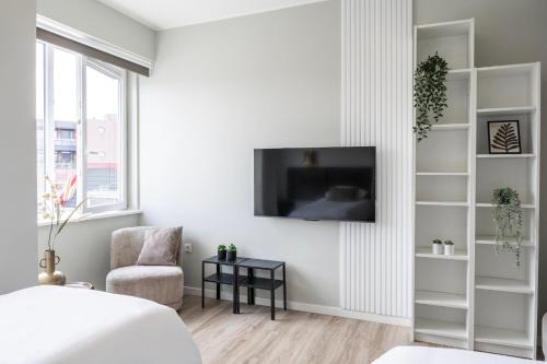 Raamsdonksveer House | Private Room With Cozy Bed, Bathroom & Wifi