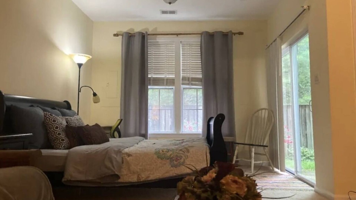 Ashburn House | private room-with private bath and separate entry