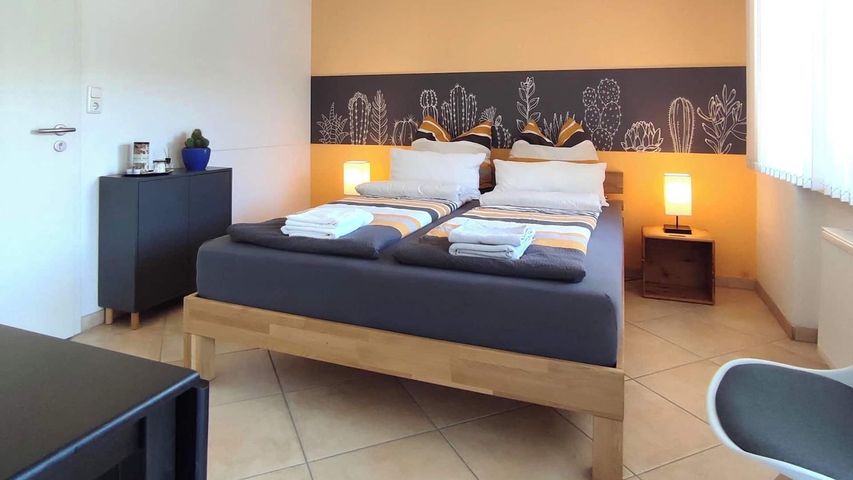 Mainz-Bingen Apartment | Private room with terrace and own access in Ockenheim am Jakobsberg