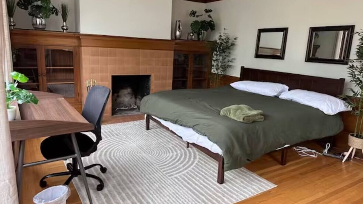 Sea Cliff House | Private Room with King Bed and Private Half Bathroom