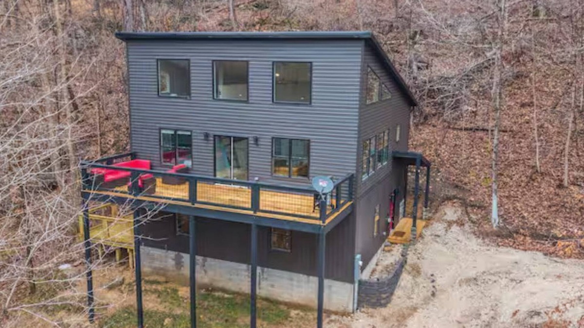 Stanton Cabin | Private RRG Retreat w/Hot Tub & Game Room