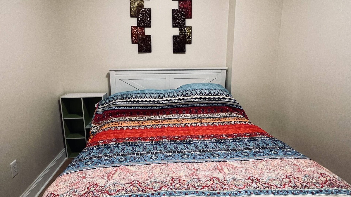 Cross Keys House | Private, safe, quiet, 2 bedrooms, spacious living room, kitchenette & study area