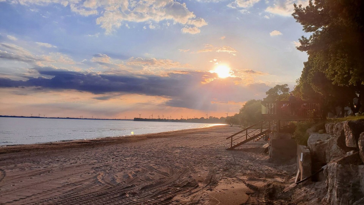 Wainfleet Cottage | Private sand beach. Lakeview. Spacious LongBeachCottages.com – Cottage #8