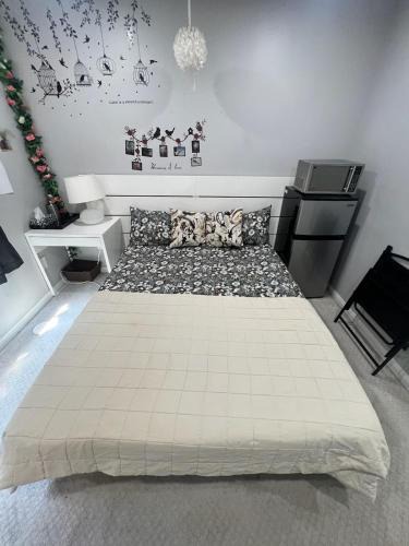 Brampton House | Private, Secure, Immaculate & Cozy Room
