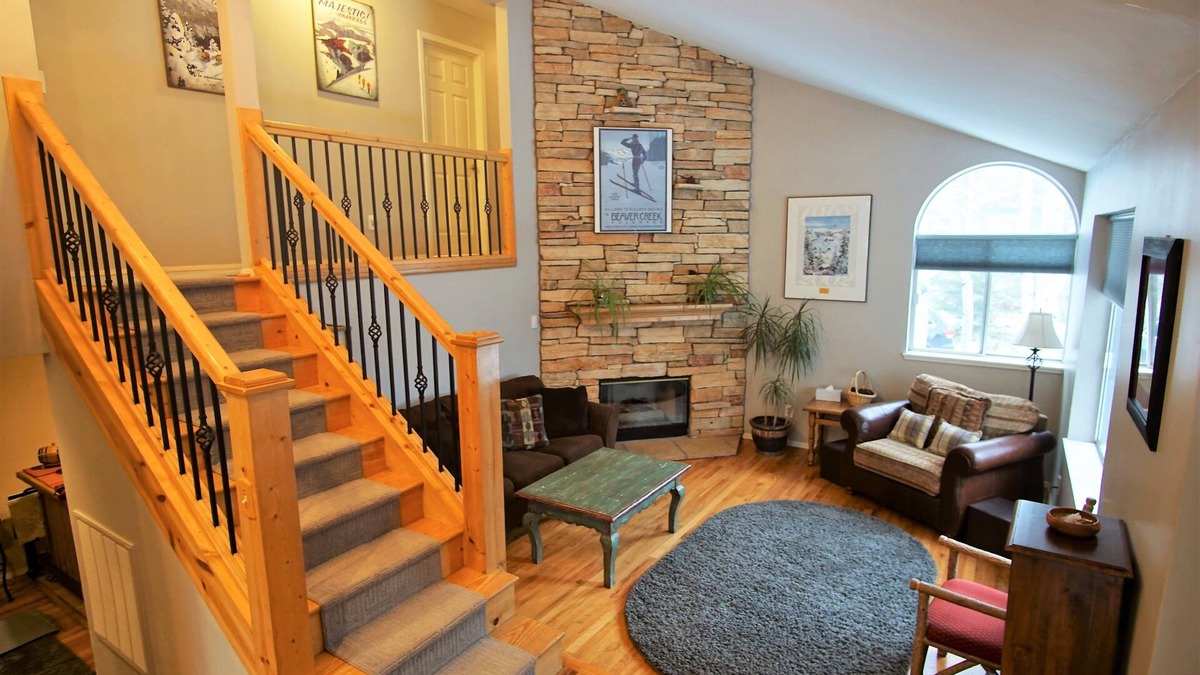 Avon House | Private single family home near Beaver Creek in quiet neighborhood w fenced yard