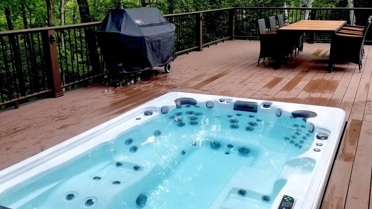 Warren House | Private Ski Lodge with Giant Hot Tub Less Than Two Miles to Sugarbush!