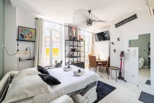 Cannes City Centre Apartment | PRIVATE - Small studio for two at 5 minutes from Croisette