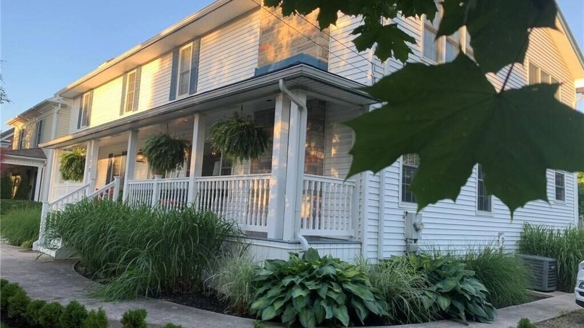 Historic Old Town House | Private spacious Home in the heart of Niagara-on-the-Lake's Historic District.