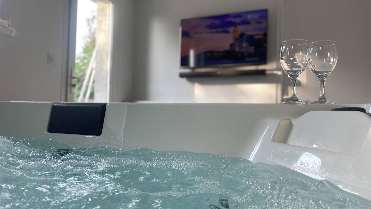 Pontorson House | Private SPA & Garden - 10 min from Mont St-Michel