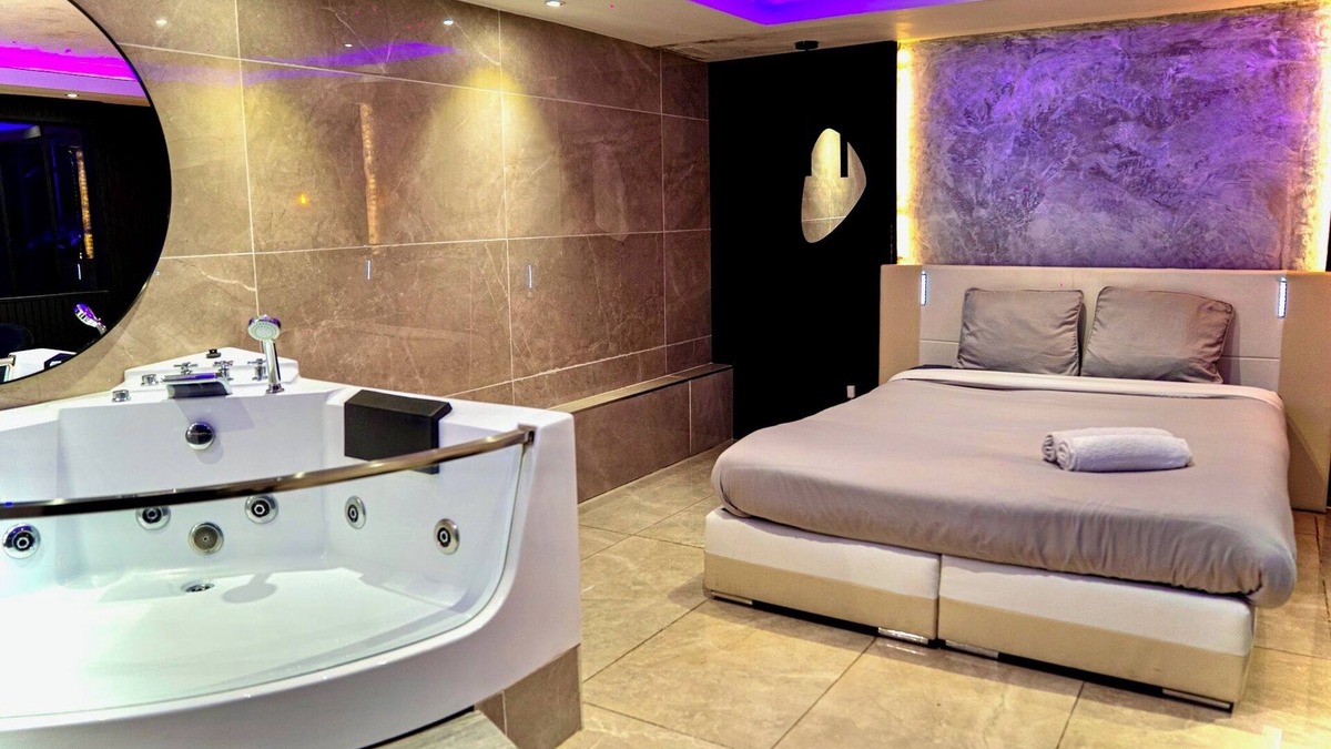Fontenay-aux-Roses House | Private Spa Suite with Jacuzzi, massage & sauna
