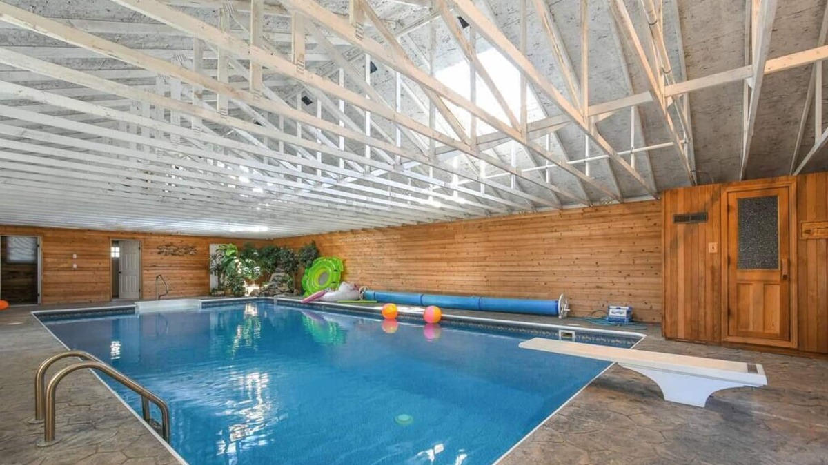 Carver House | Private Spacious Country Estate Guesthouse ★ Pool★ Sauna ★Game Room ★