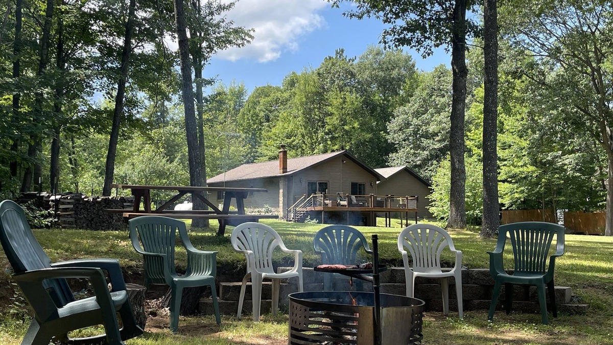 Tomahawk House | Private, spacious property located directly on the Wisconsin River