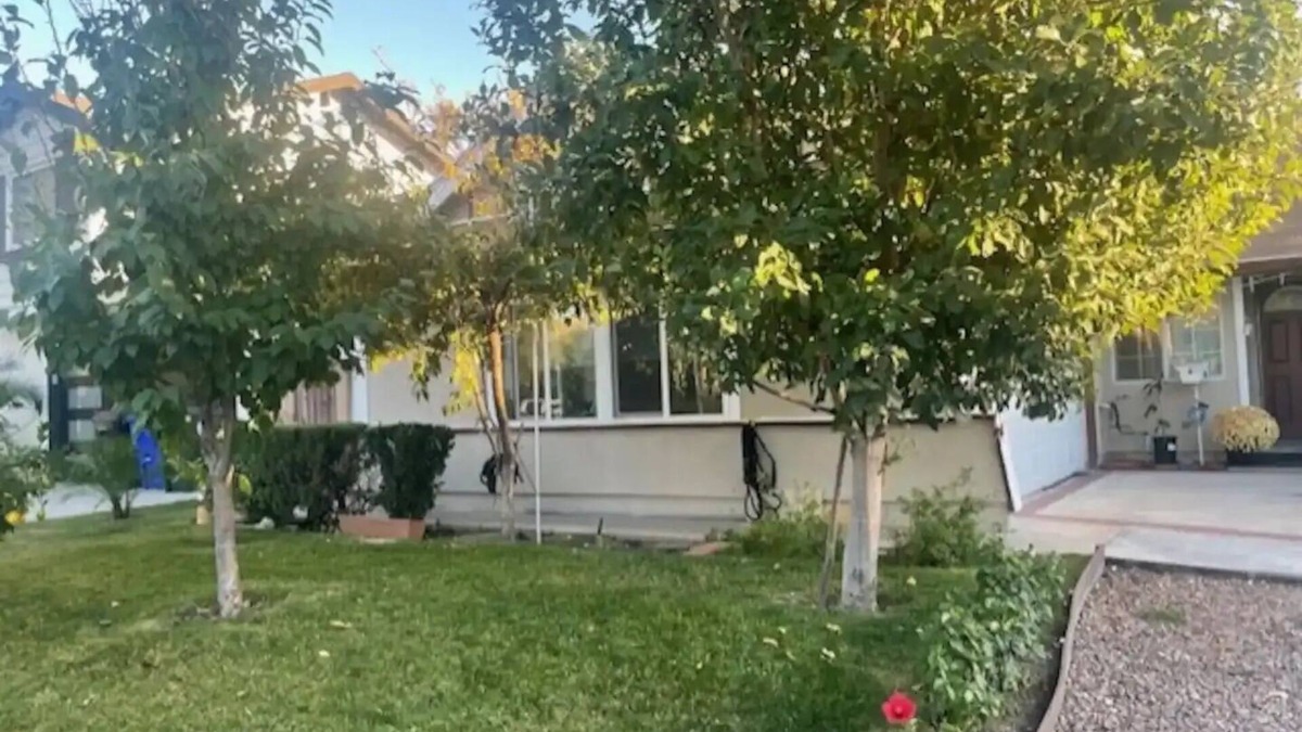 Canyon Country House | Private & Spacious unit with fruit trees in the front, private entrance