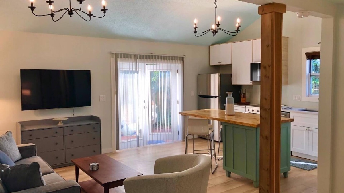 Old Southeast Cottage | Private Studio Just two block to Lassing park waterfront