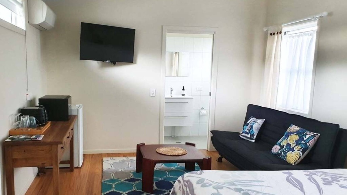 Mullumbimby Apartment | Private studio - two minutes walk to town.