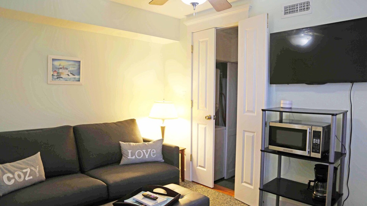 Fifth Ward Condo | PRIVATE studio w/full bath @ "1750 John Sullivan House" on Historic Thames St