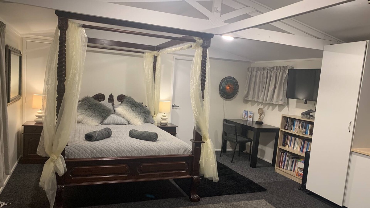 Paraparaumu Apartment | Private Studio with Hot Spring spa & infrared sauna