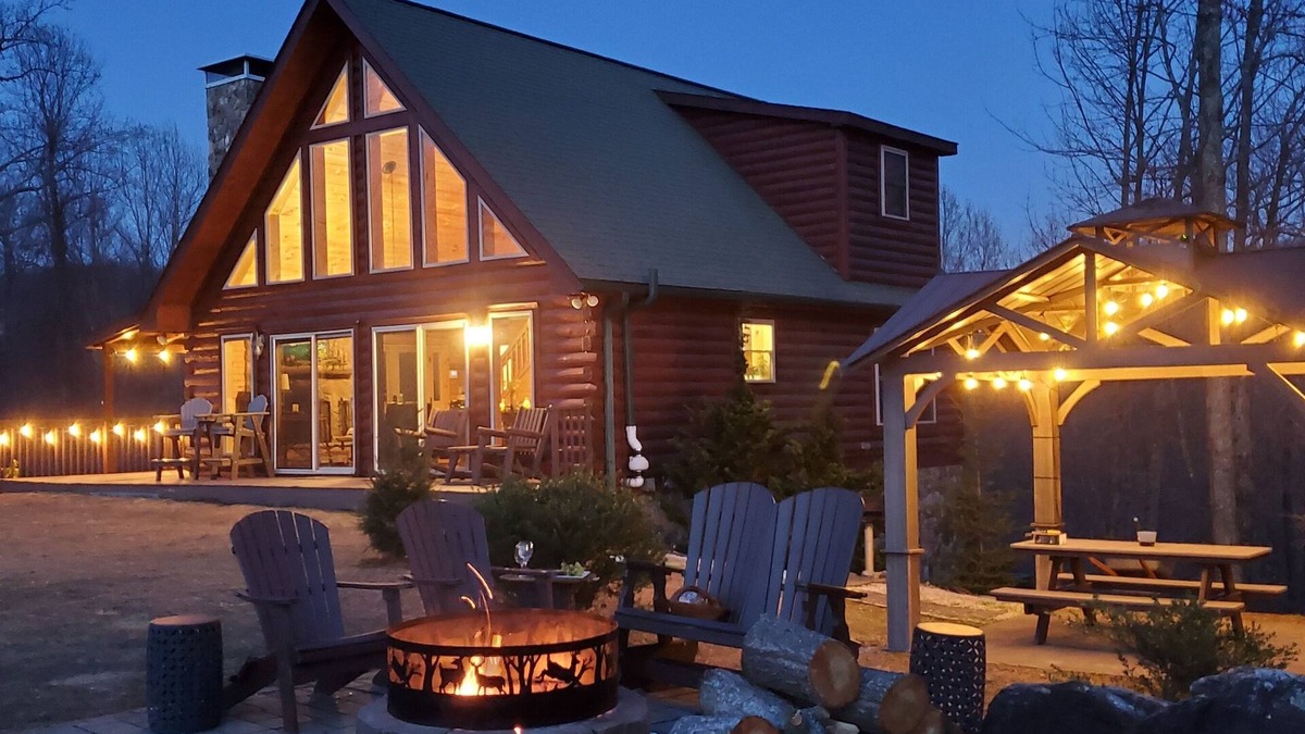 Marion Cabin | Private STUNNING MTN VIEWS WIFI 6 ACRES Jetted tub 15 min-Lake James EV Charger